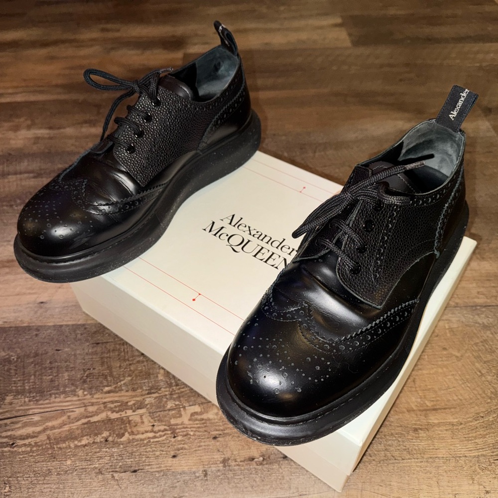 Alexander McQueen Brogue Detailed Lace-Up Derby Shoes